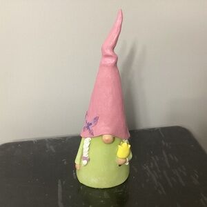 Gnome with tulip